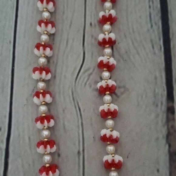 Vintage Red White Beaded Necklace - Picture 3 of 5